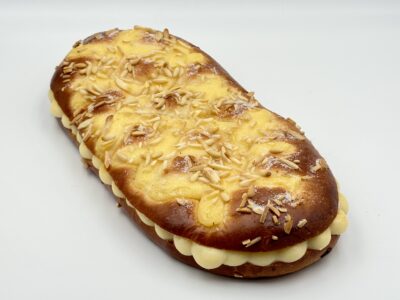 Cocas de briox rellena de crema