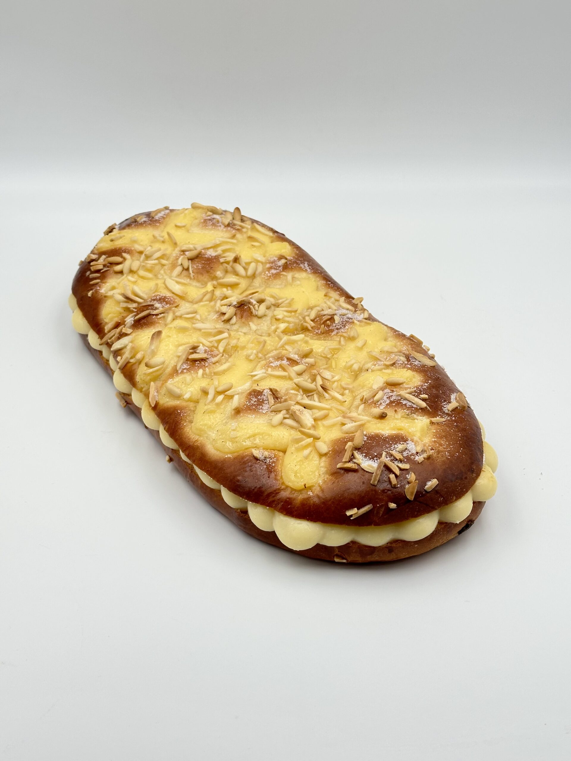 Cocas de briox rellena de crema